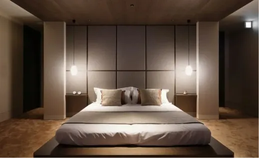 Aoyama showroom interior (view 3)