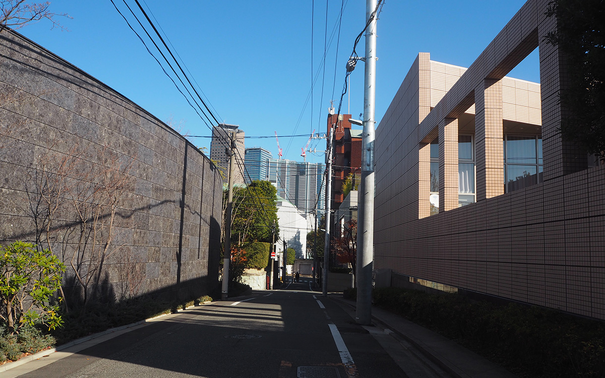 東京・目黒区の高級住宅街〈青葉台〉。代官山と中目黒に囲まれた瀟洒な街