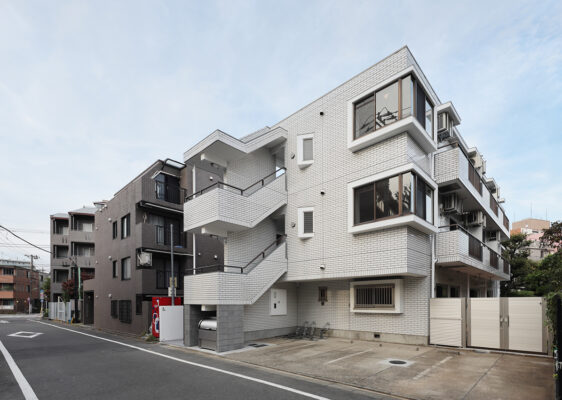 賃貸マンションの建て替え年数の目安は？建て替えずに問題解決する方法も！