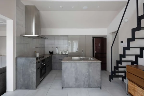 キッチンリフォーム事例_ラフで軽やかな質感のキッチン