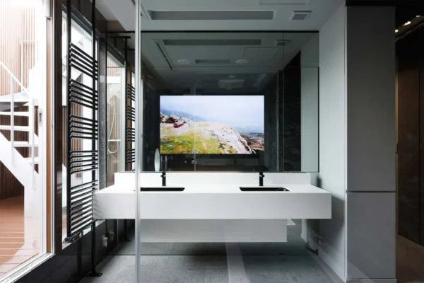 洗面所・洗面台リフォーム事例：ミニマルモダンな洗面室（東京都港区）