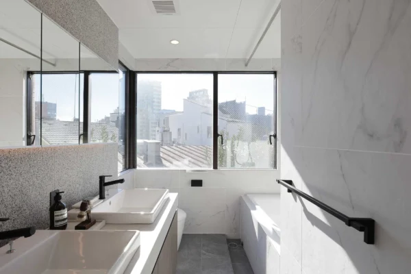 洗面所・洗面台リフォーム事例：自然光あふれる洗面ルーム