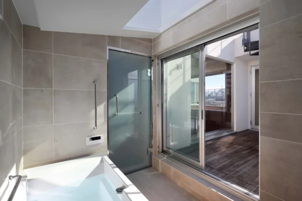 浴室（お風呂・ユニットバス）リフォーム事例：バルコニー続きのバスルーム