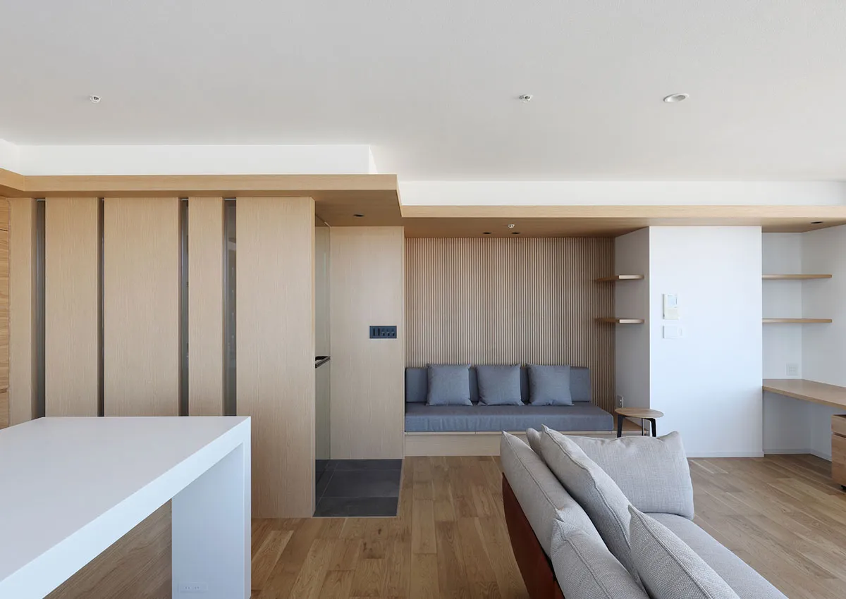 木に包まれた和モダンな家 / マンション