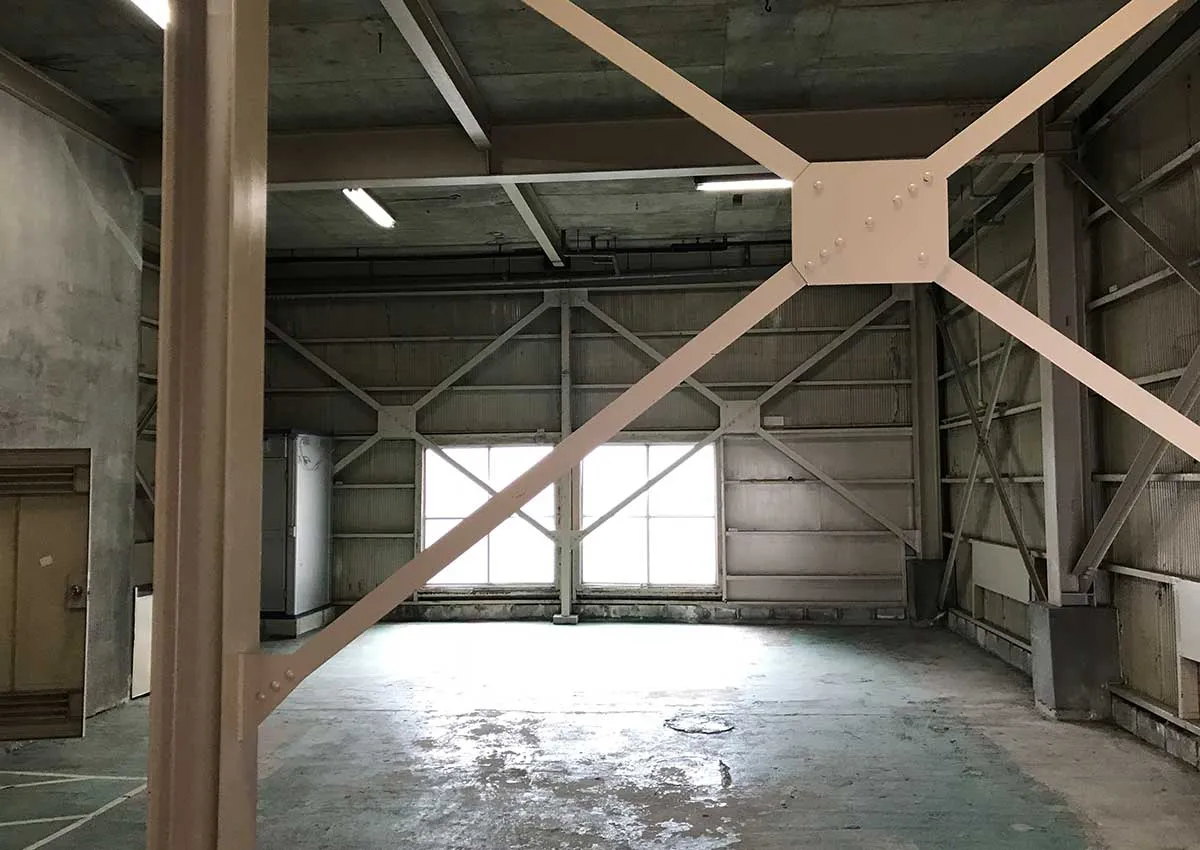 築45年の重量鉄骨造のリフォーム | 構造を活かして倉庫をセンス溢れるモダンな住宅に