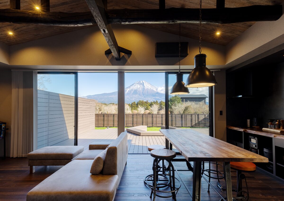 古い別荘は建て替えかリフォームか？通いたくなる理想の場所へ