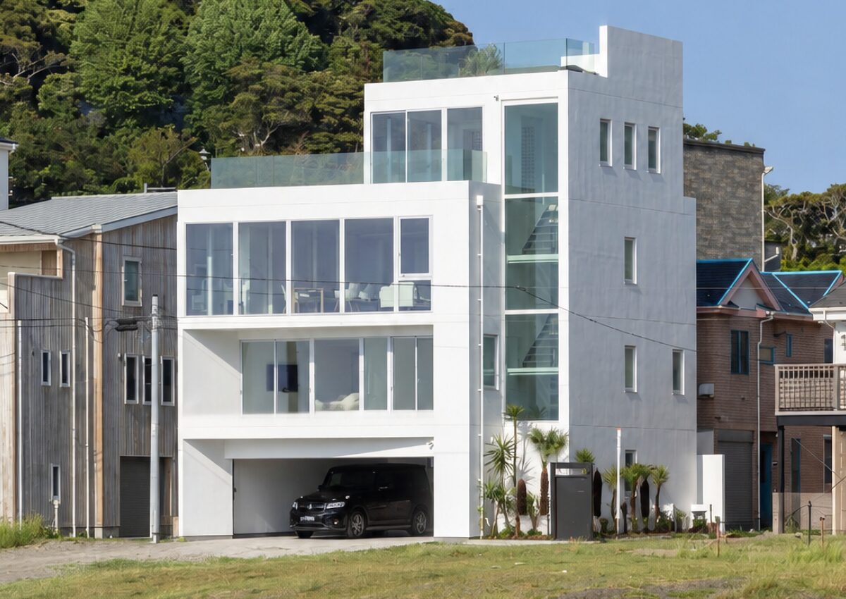 古い別荘は建て替えかリフォームか？通いたくなる理想の場所へ